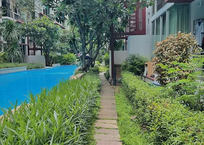 Bright Near Mrt Si Kritha With Pool & Workspace Bangkok