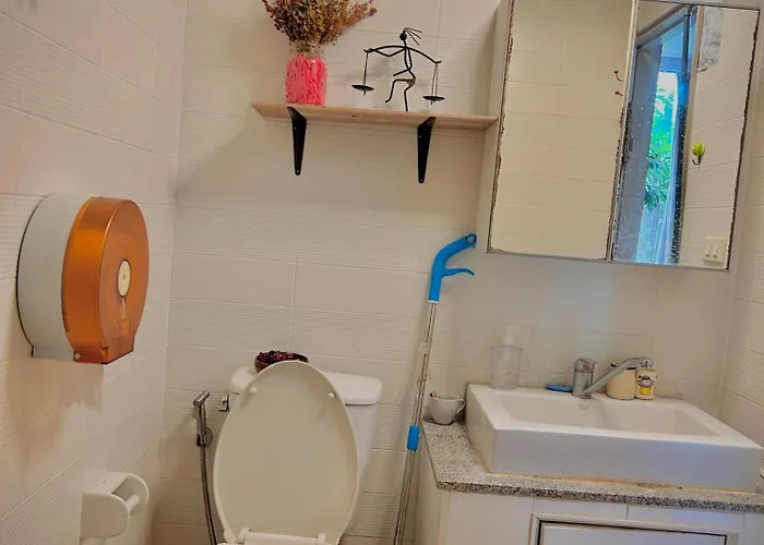 Apartment Bright Near Mrt Si Kritha With Pool & Workspace