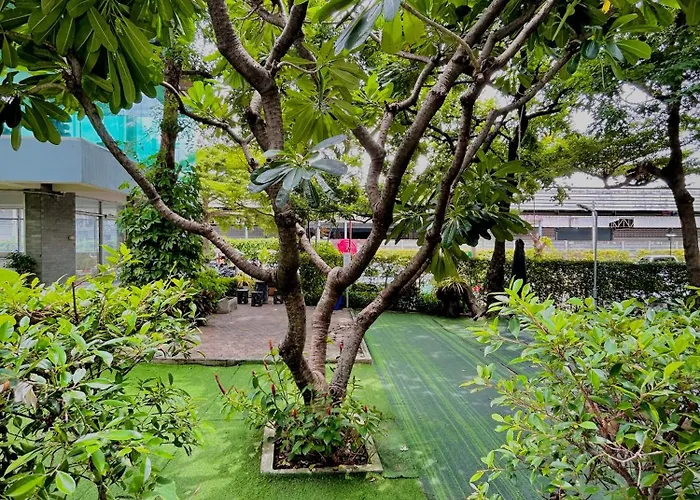 Bright Near Mrt Si Kritha With Pool & Workspace Apartment Bangkok